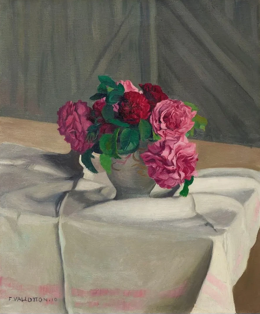 Roses Dans Un Sucrier Blanc
