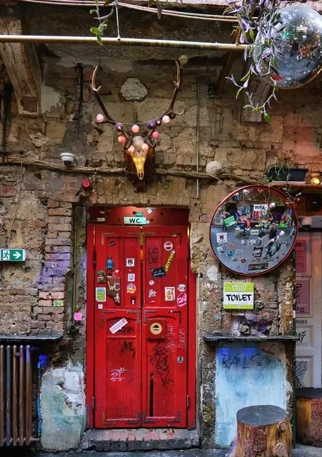 Szimpla Kert Red Door