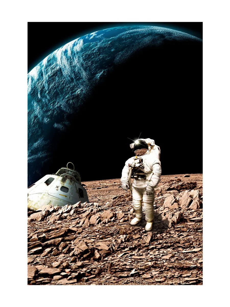 Astronaut on Moon