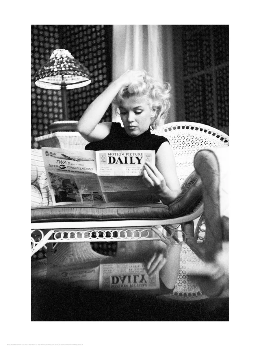 Marilyn Monroe Reading