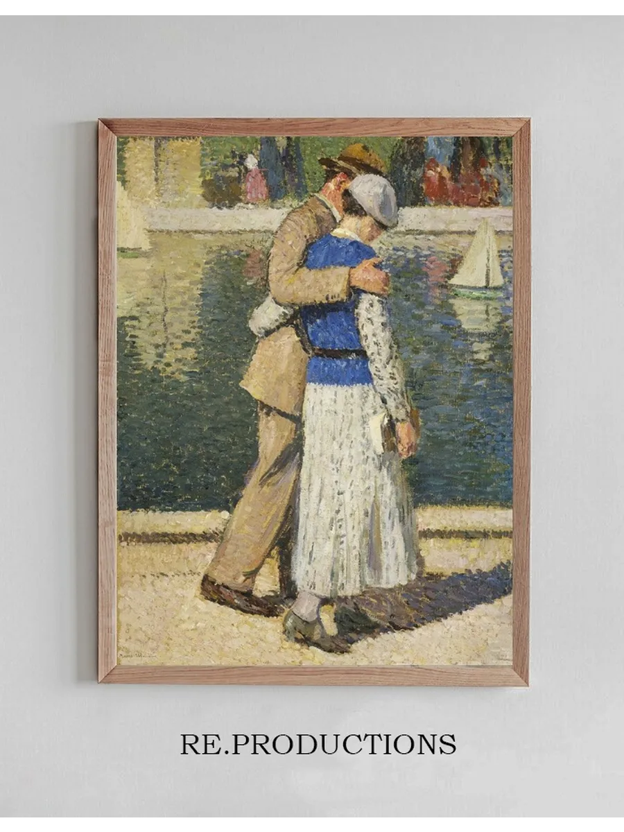 Un Couple Marchant le Long du Bassin du Luxembourg