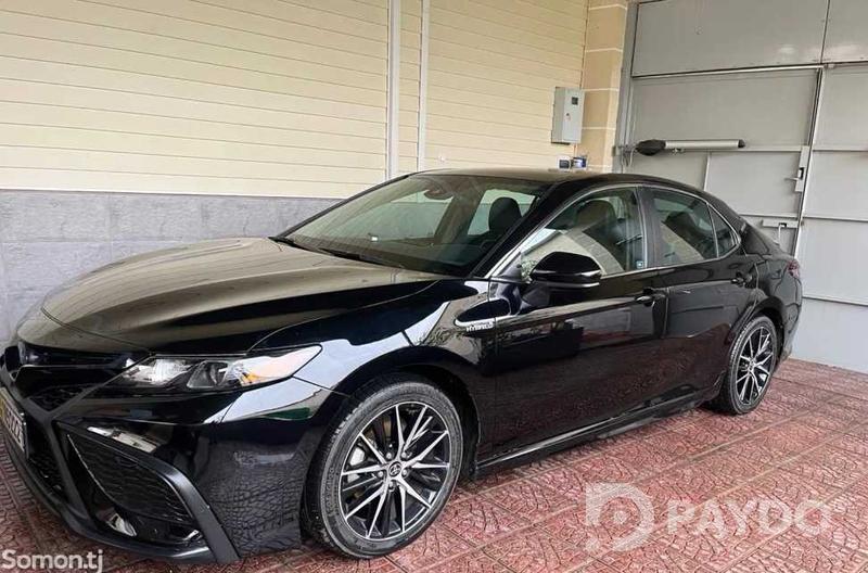 Toyota Camry • 2021 г • 2.5 л • Автомат • Седан • Передний • Гибрид