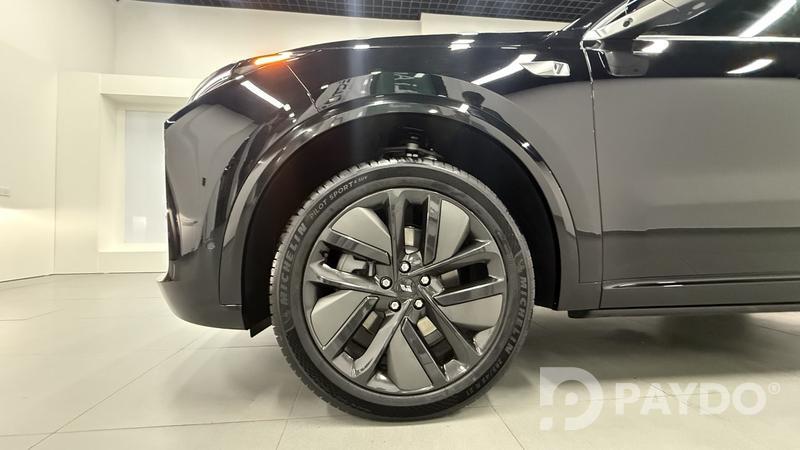 LiXiang L9 • 2025 y • 1.5 l • Automatic • SUV • All-wheel • Hybrid