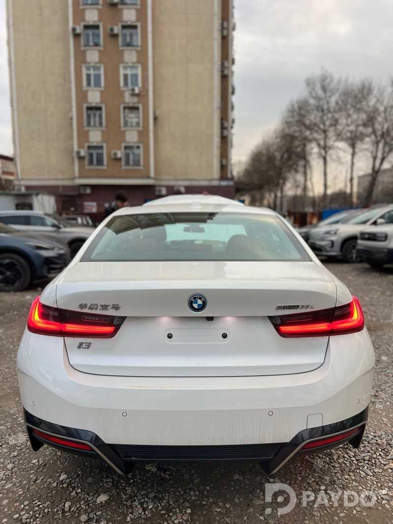 BMW i3 • 2025 y • Automatic • Sedan • Front-wheel • Electricity