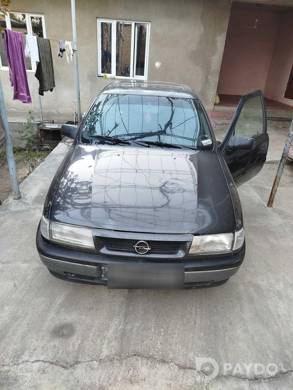 Opel Vectra B • 1992 y • 1.6 l • Manual • Sedan • Front-wheel • Petrol
