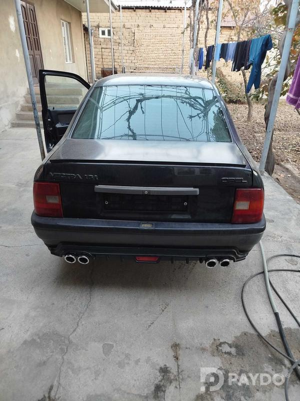 Opel Vectra B • 1992 y • 1.6 l • Manual • Sedan • Front-wheel • Petrol