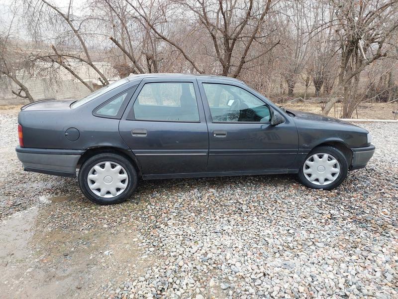 Opel Vectra B • 1992 y • 1.6 l • Manual • Sedan • Front-wheel • Petrol