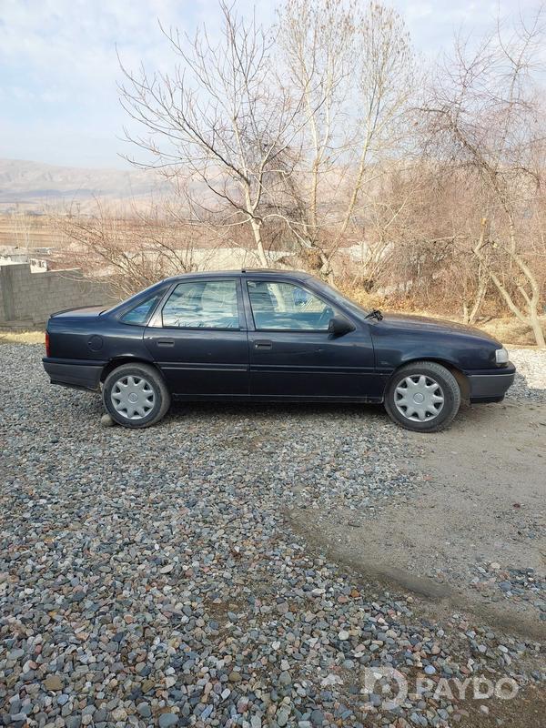 Opel Vectra B • 1992 y • 1.6 l • Manual • Sedan • Front-wheel • Petrol