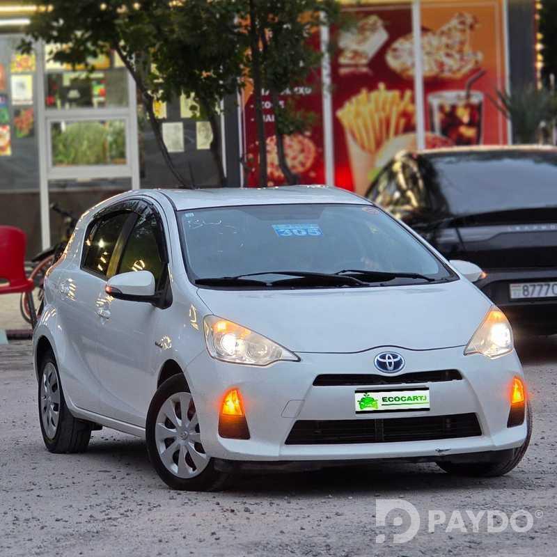 Toyota Aqua • 2014 г • 1.5 л • Автомат • Седан • Передний • Гибрид