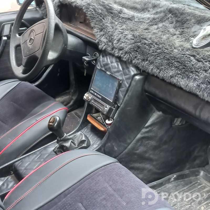 Mercedes-Benz C-class • 1985 y • 2.0 l • Manual • Sedan • Rear-wheel • Petrol
