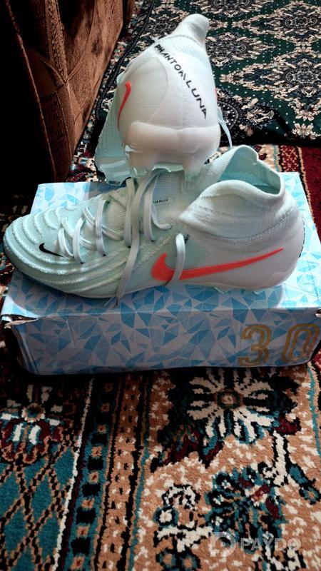 Футбольные бутсы Nike