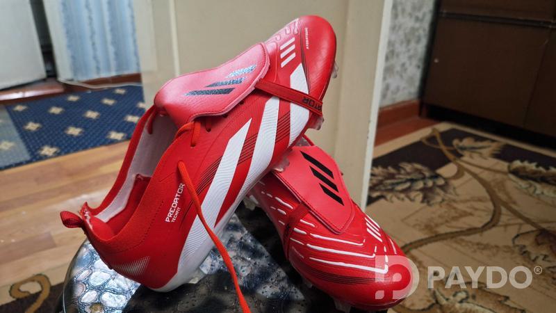 Футбольные бутсы Adidas Predator