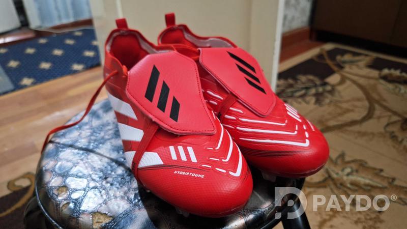 Футбольные бутсы Adidas Predator