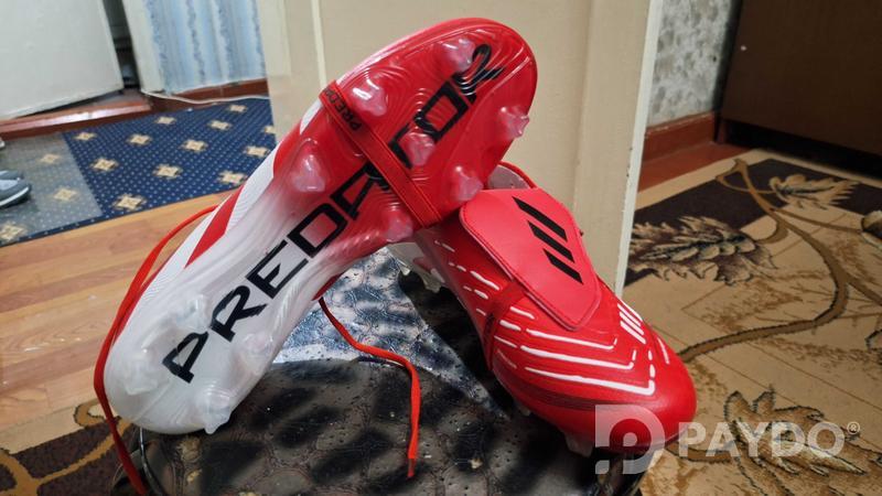Футбольные бутсы Adidas Predator