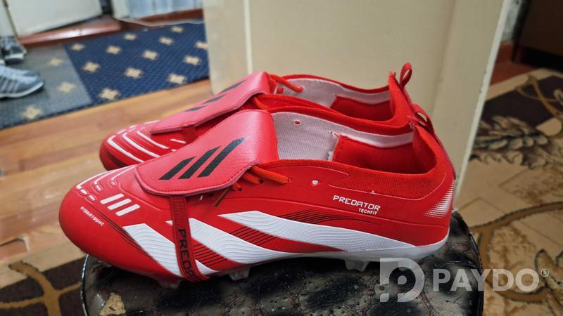 Футбольные бутсы Adidas Predator