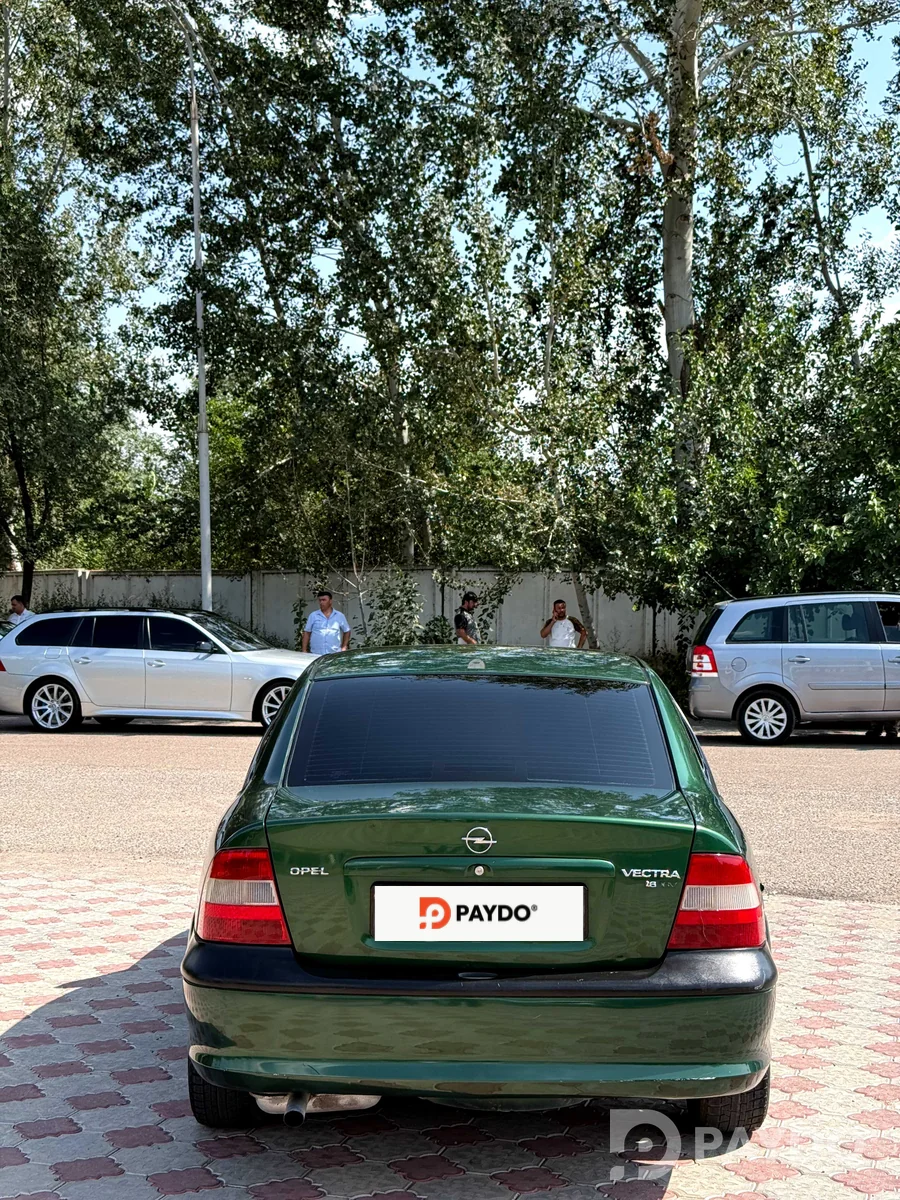 Opel Vectra B • 1997 с • 1.6 л • Механика • Седан • Пеш • Бензин + Газ