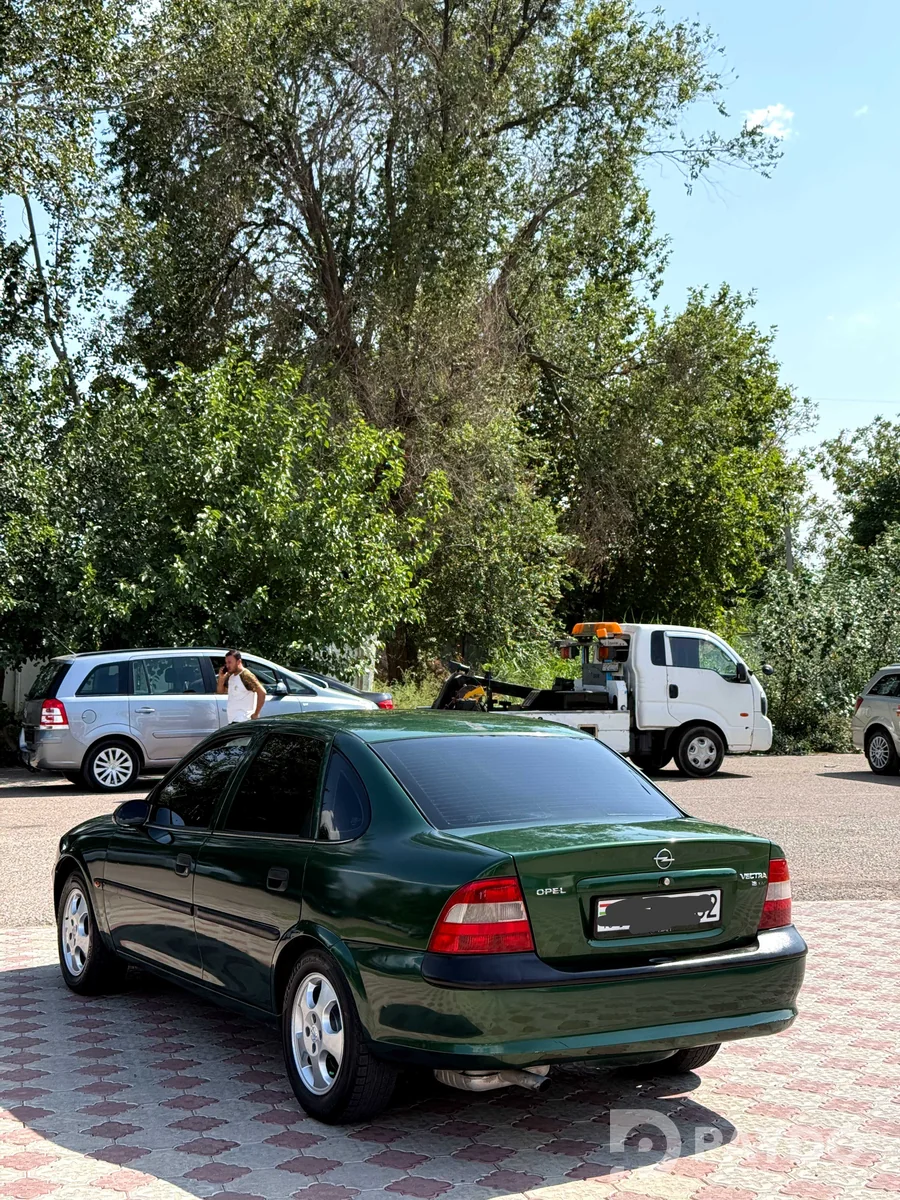 Opel Vectra B • 1997 с • 1.6 л • Механика • Седан • Пеш • Бензин + Газ