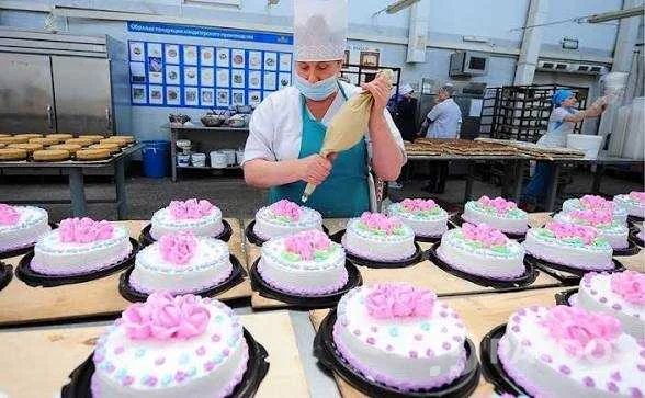 Упаковщица дар сехи торт