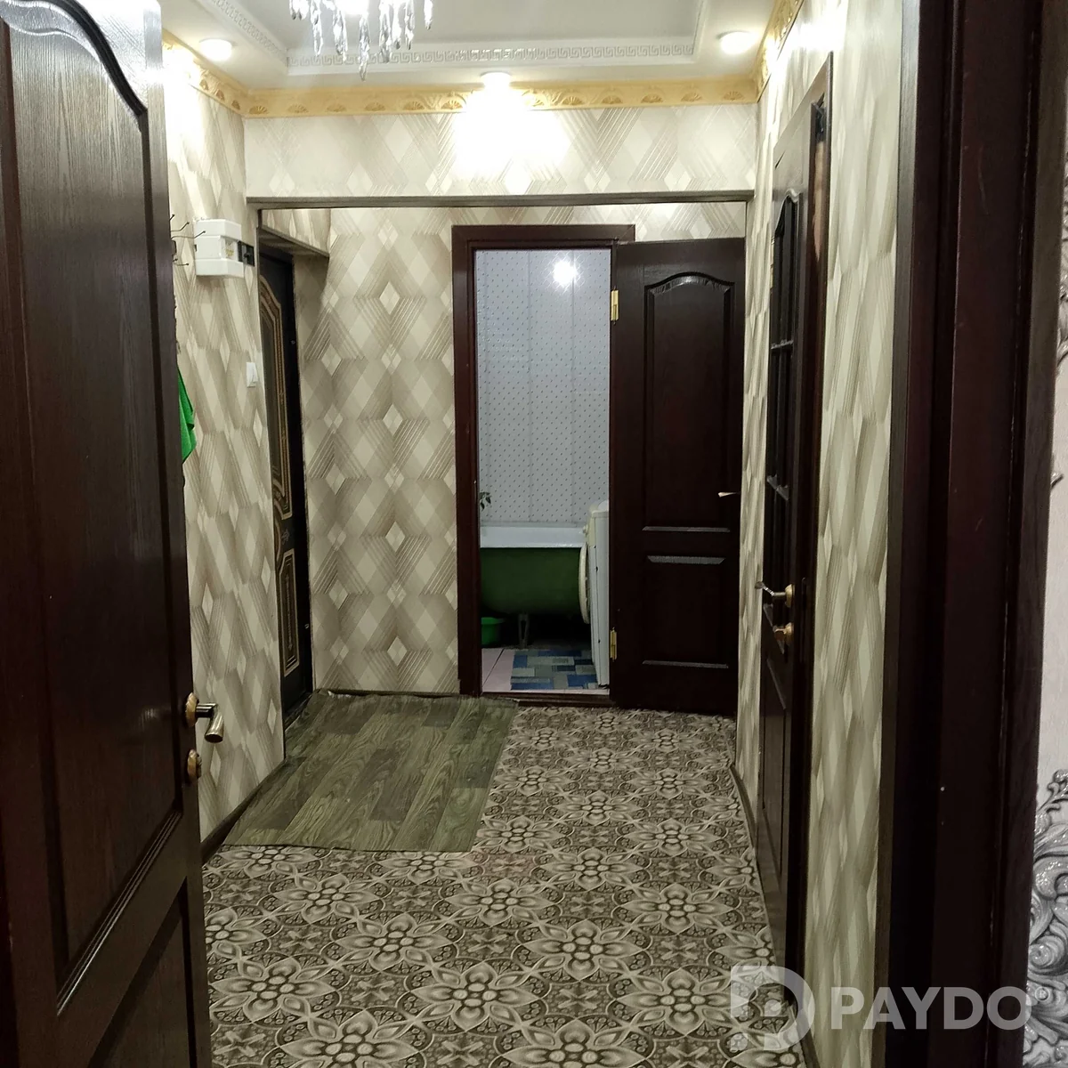 Мебельная стенка и ковёр