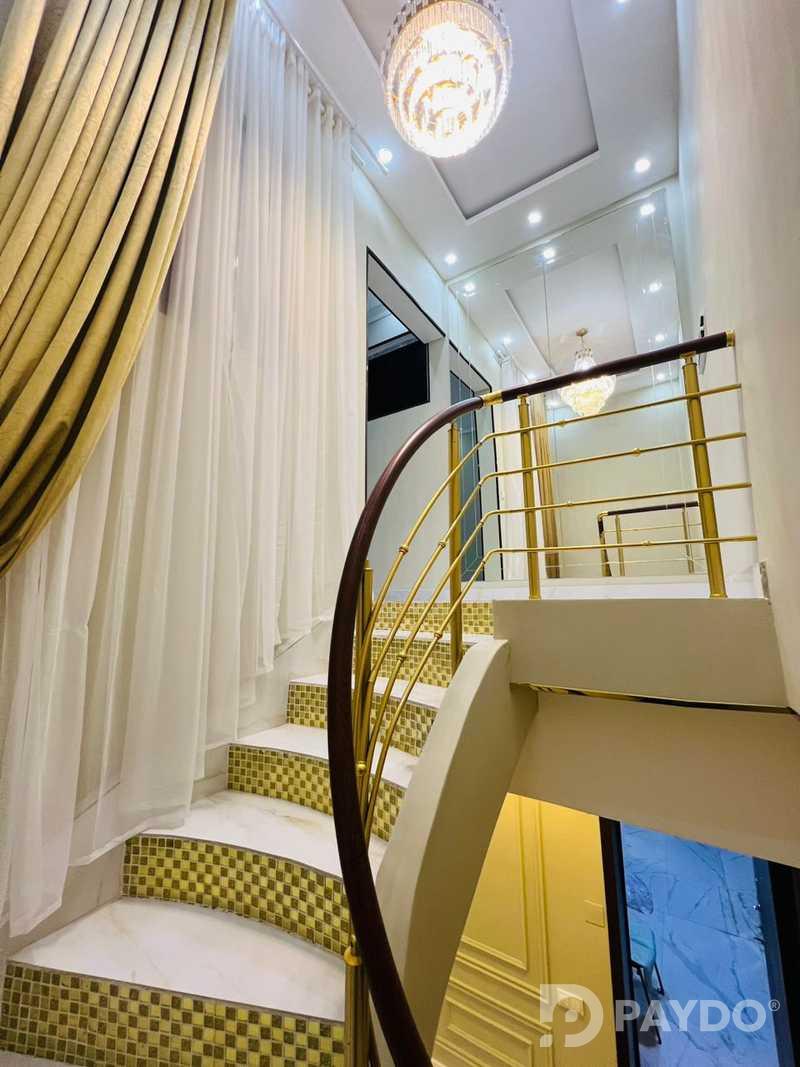 5-комн. • 10 этаж • 180.0 м²