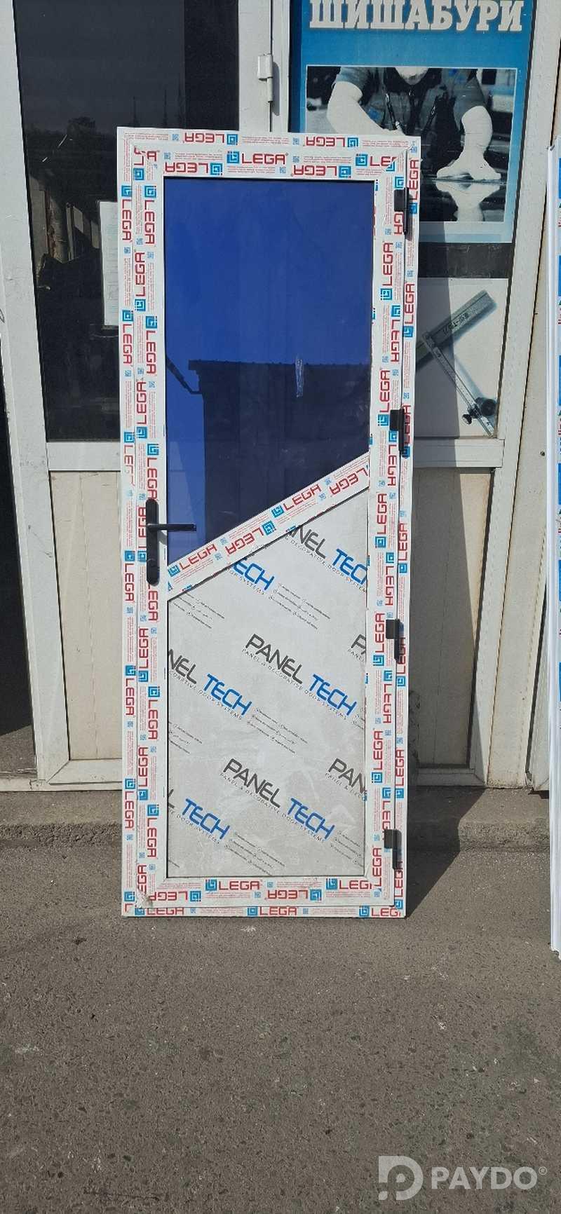 Стеклянная дверь