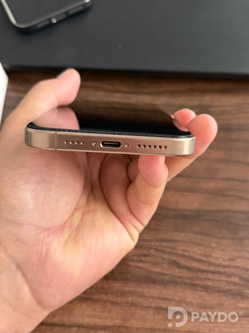 Apple iPhone 16