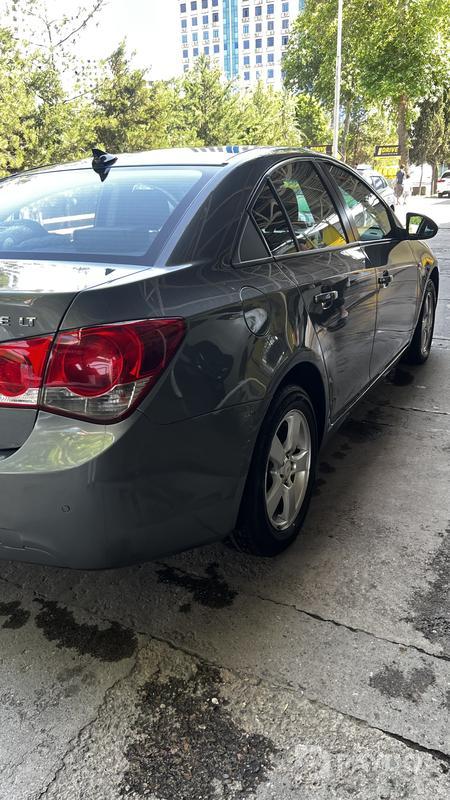 Chevrolet Cruze • 2010 y • 1.8 l • Automatic • Sedan • Front-wheel • Petrol