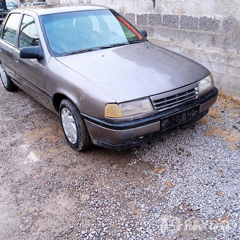 Opel Vectra A • 1993 г • 1.8 л • Механика • Седан • Передний • Бензин + Газ