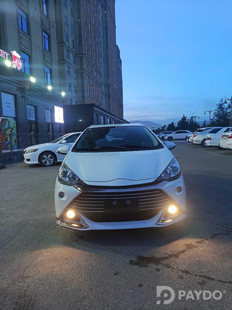 Toyota Aqua • 2014 г • 1.5 л • Автомат • Универсал • Передний • Гибрид