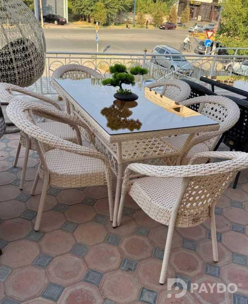 Стол и стулья на прокат