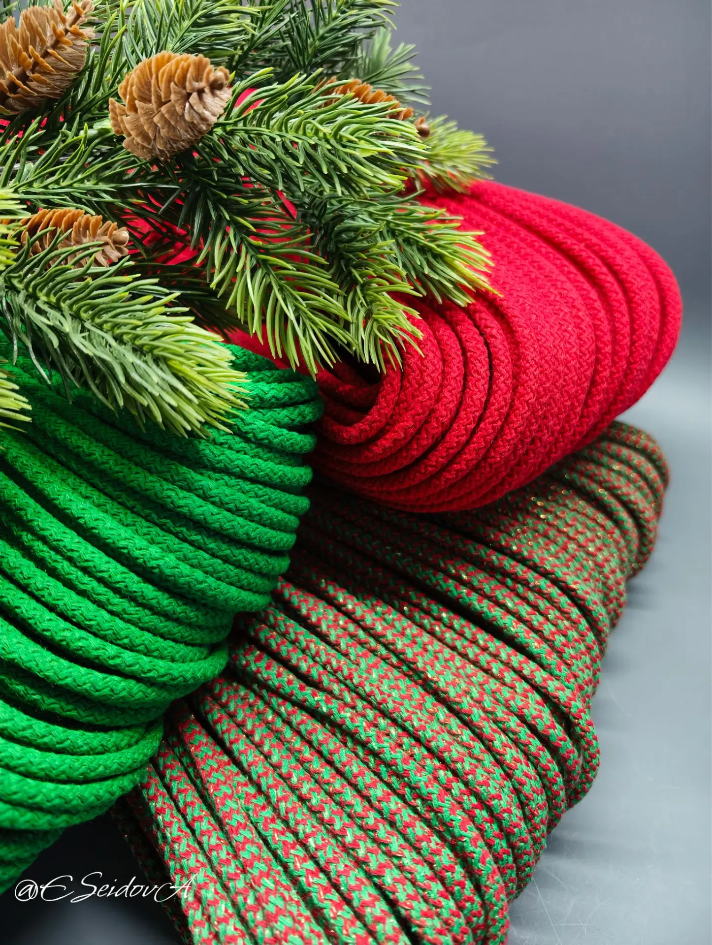 Самое время выбирать цвет для новогоднего декора 🎄