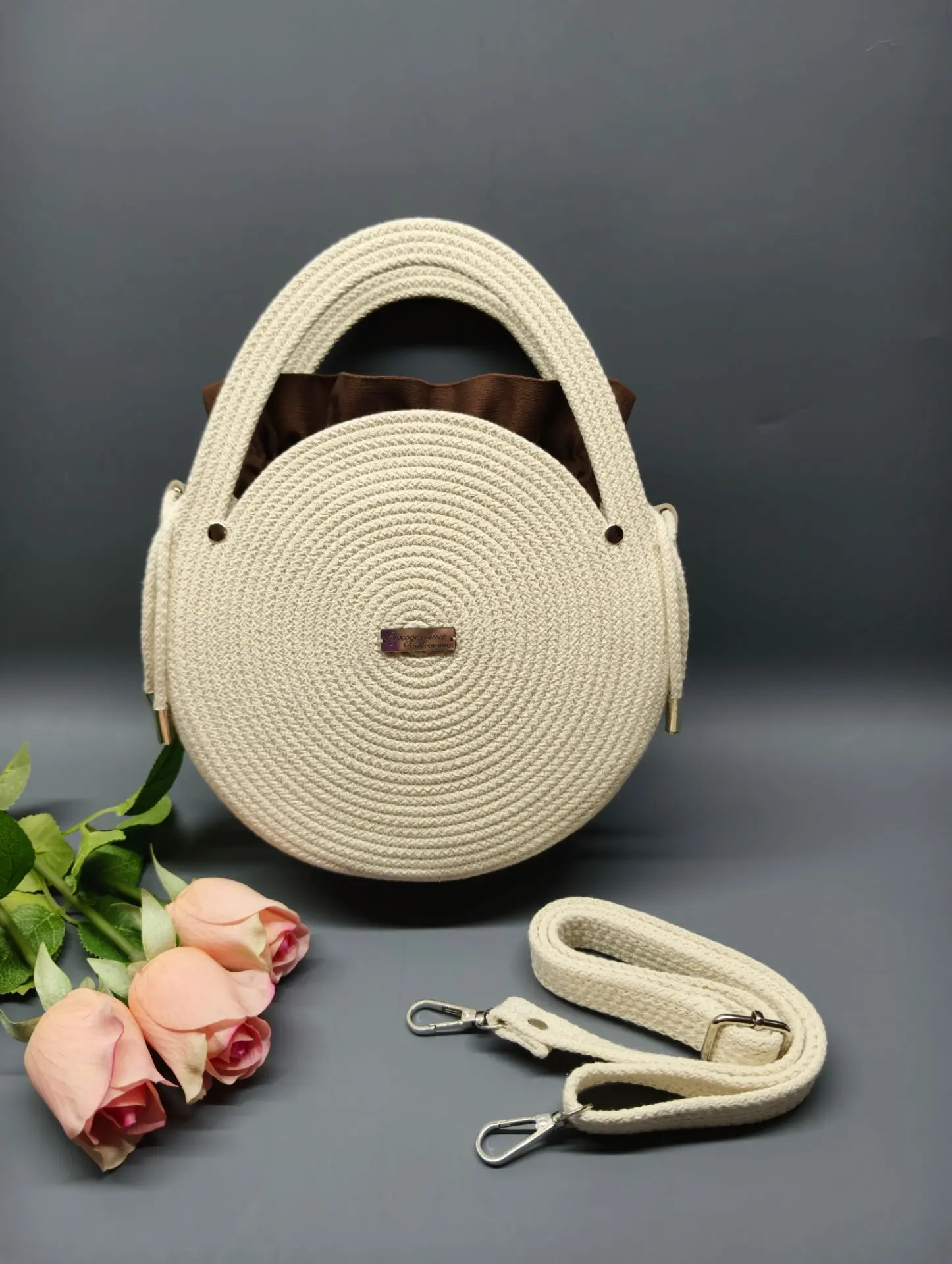 Многие думают, что 👜 сумочки из хлопкового шнура это только летний аксессуар ☀️ и что для зимы ❄ они совершенно не предназначены.