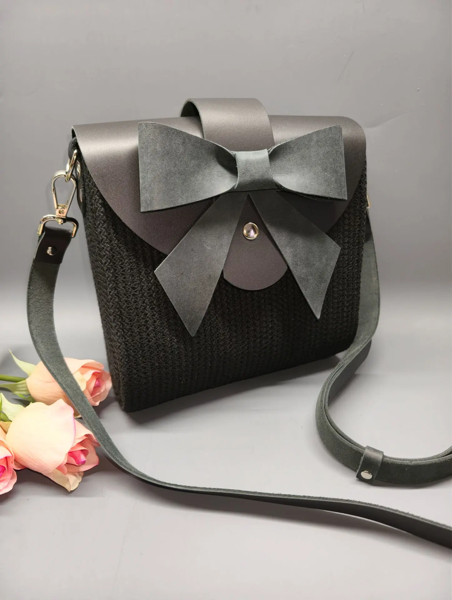 Многие думают, что 👜 сумочки из хлопкового шнура это только летний аксессуар ☀️ и что для зимы ❄ они совершенно не предназначены.