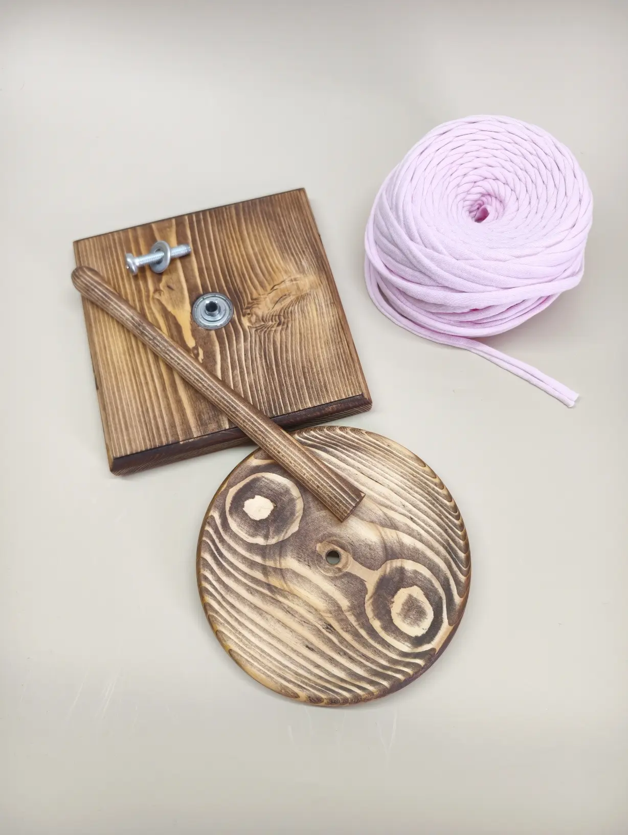 Вращающийся деревянный держатель для пряжи 🧶
