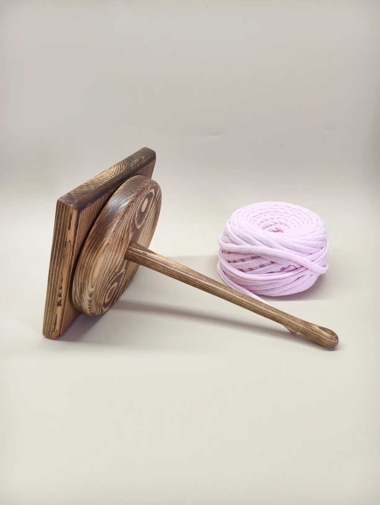Вращающийся деревянный держатель для пряжи 🧶