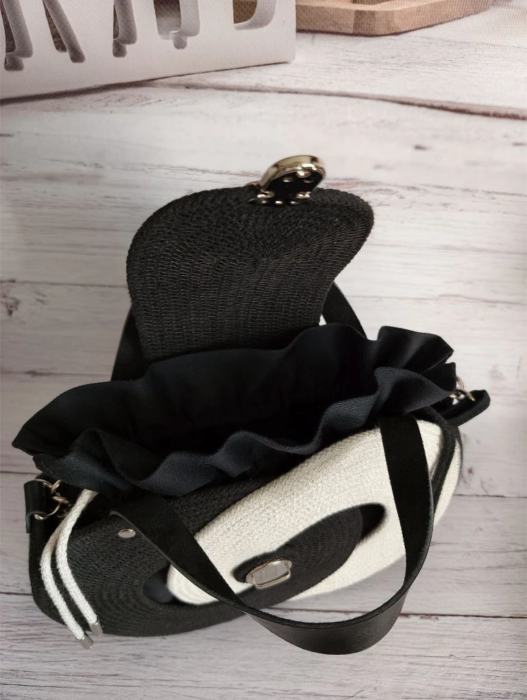 Сумочка из колец в черно-белом цвете 👜.