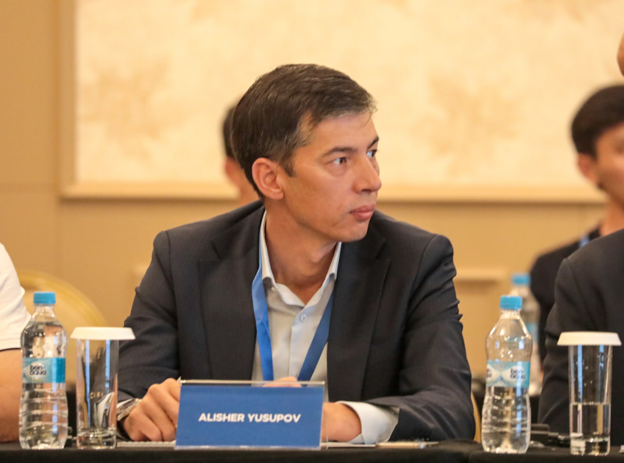 WLA Secretary General Meets with Football Club Executives
