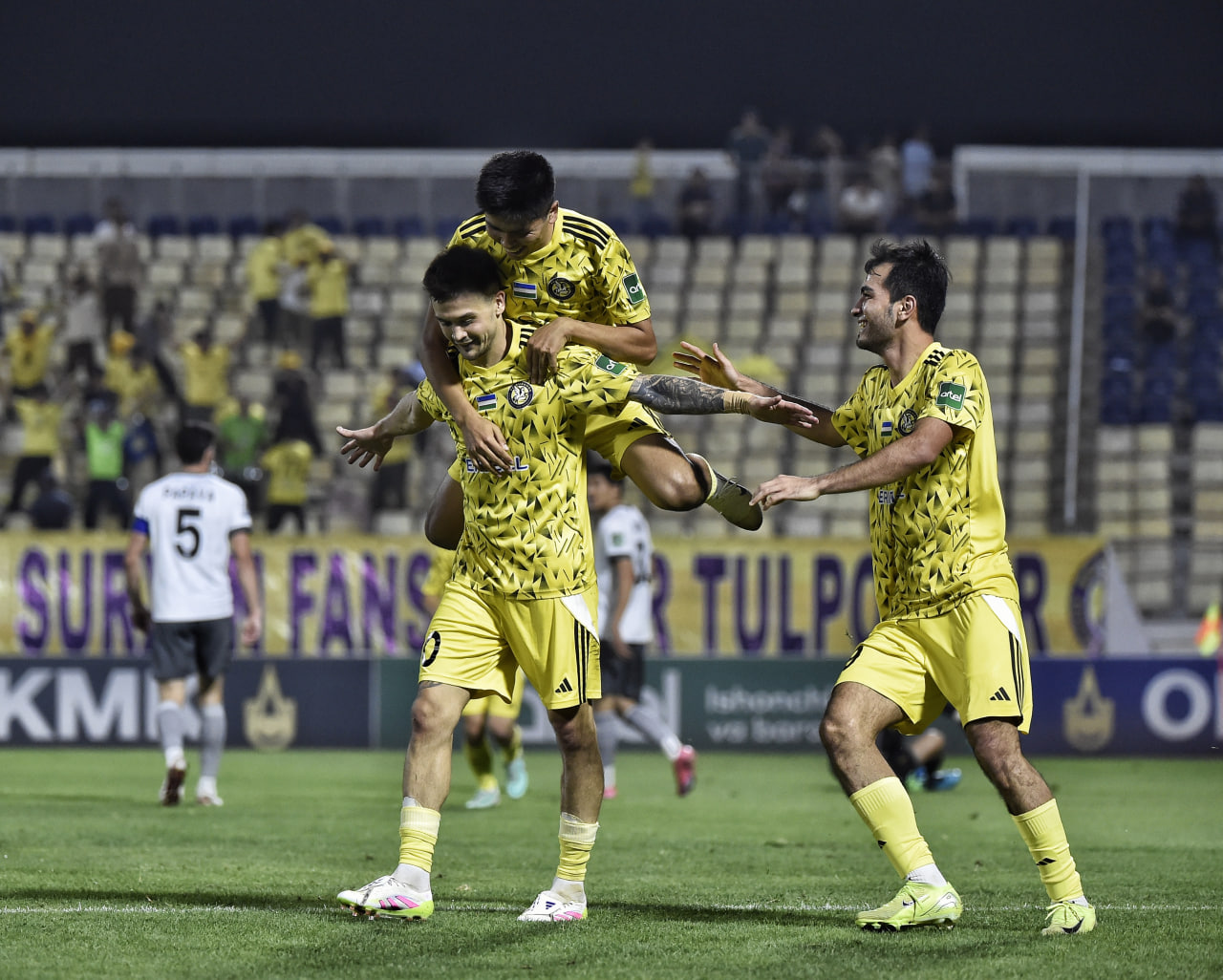 Superliga. Surxon safarda OKMK'dan ustun keldi