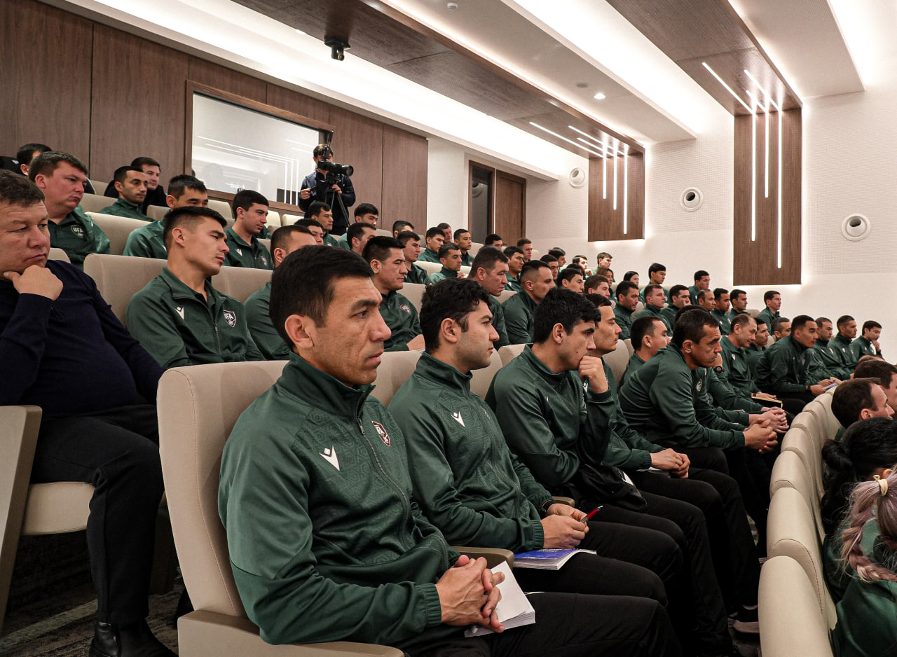 IFAB Texnik direktori Superliga klublari vakillari va hakamlarga futboldagi yangi qoidalar haqida seminar o‘tdi