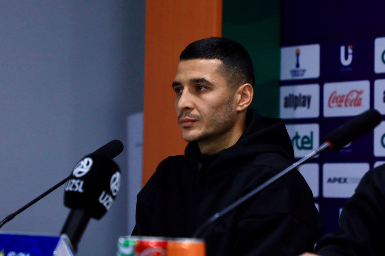 Superkubok. Neftchi jamoasi bosh murabbiy va futblchisi matbuot anjumanida ishtirok etdi