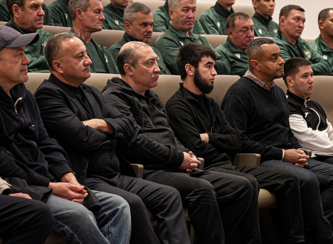 IFAB Texnik direktori Superliga klublari vakillari va hakamlarga futboldagi yangi qoidalar haqida seminar o‘tdi