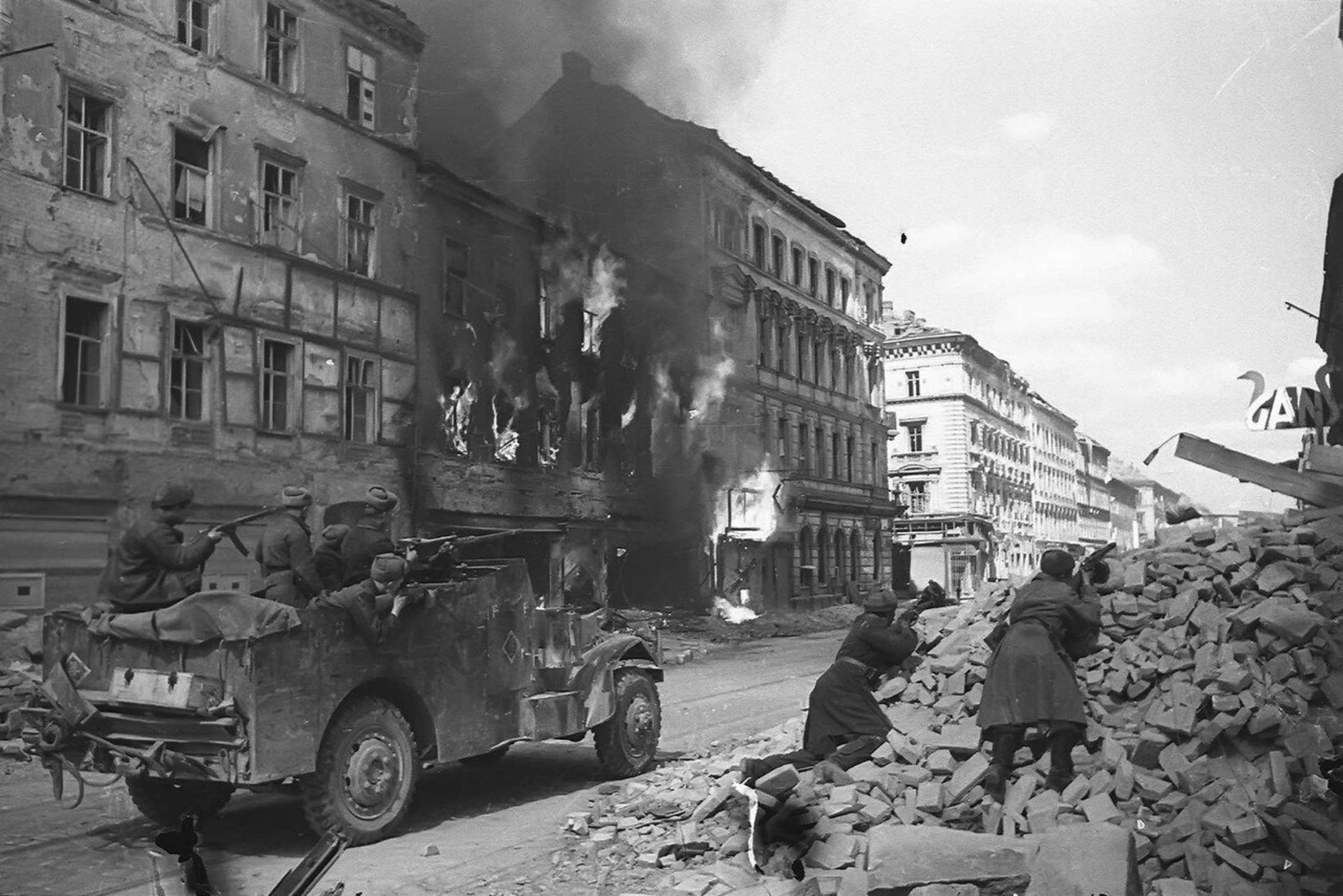 Военное время. Штурм Будапешта 1945. Освобождение Будапешта в 1945 году.