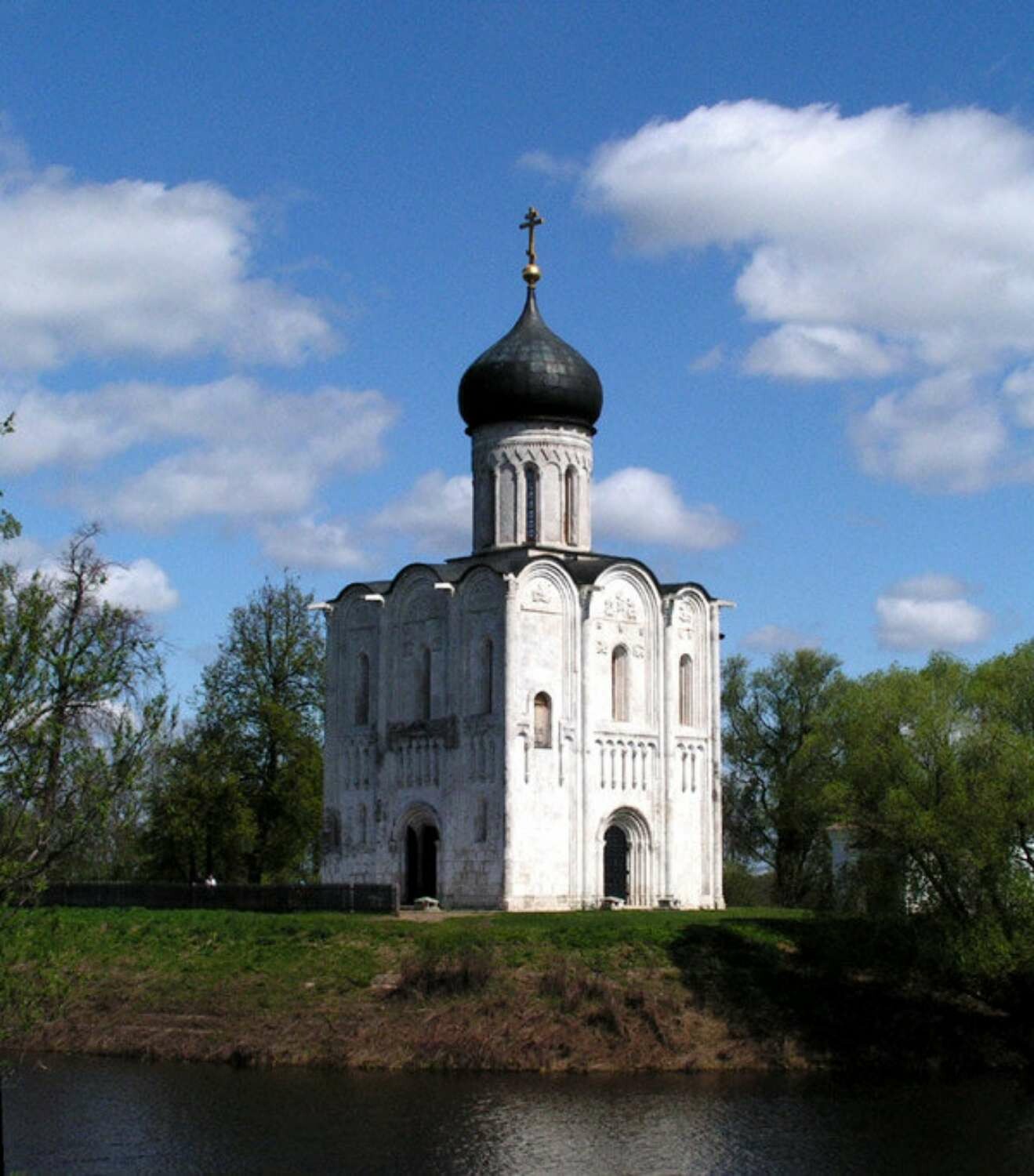 Храмы 11 века на руси. Церковь Покрова Пресвятой Богородицы на Нерли. Покрова на Нерли во Владимире. Суздаль храм Покрова на Нерли. Боголюбова Церковь на Нерли.