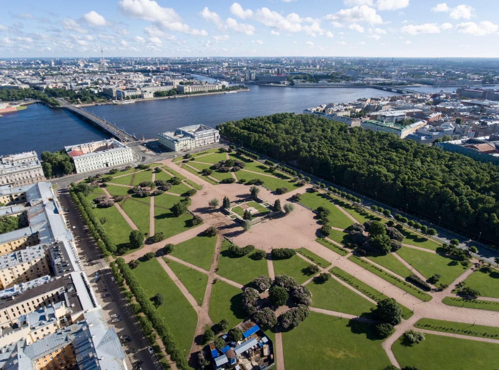 Поля в санкт петербурге. Марсово поле в Санкт-Петербурге. Марсово поле, Санкт-Петербург, Марсово поле. Марсово поле Михайловский сад. Марсово поле СПБ вид сверху.