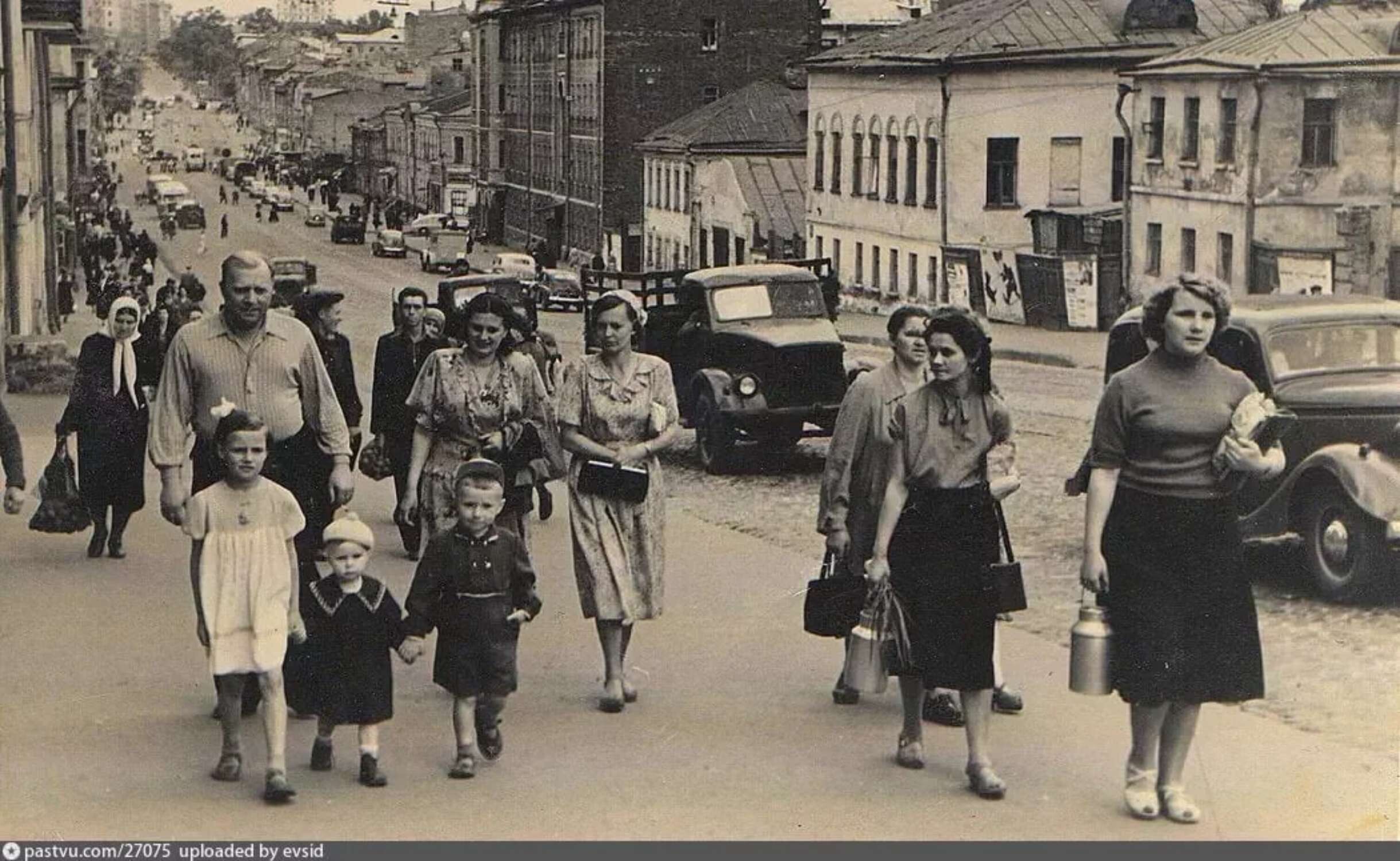 Советский многие. Улица Чкалова, 1955. Москва 1955г ул Сретенская. Москва 1955 год. Советская Москва улица Чкалова.