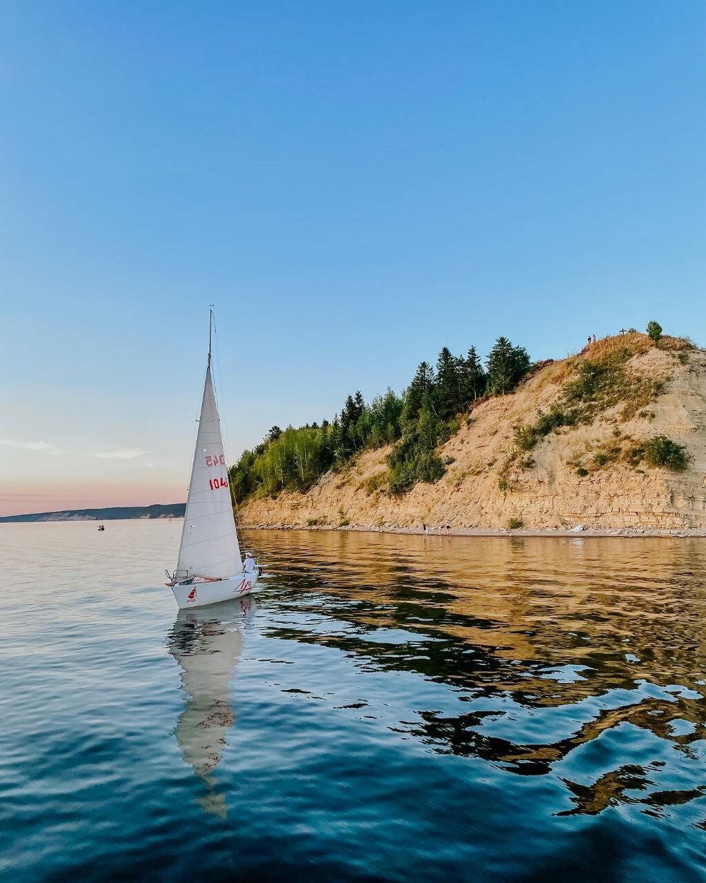 Нижний новгород мыс стрелка спорт порт. Маяк Дружба Тольятти. Яхт клуб Дружба. Яхт-клуб Дружба Тольятти. Яхт парк Дружба Тольятти.