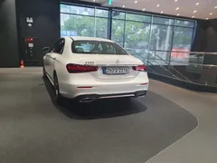 2023 Mercedes-Benz E-Class E250 AMG Line — фото 5