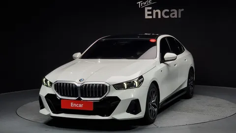 2024 BMW 5-Series 520i M Sport