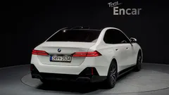 2024 BMW 5-Series 520i M Sport — фото 2