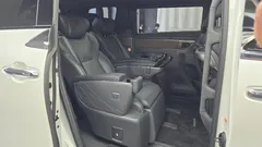 2024 Toyota Alphard 2.5 HEV Executive AWD, белый — фото 12